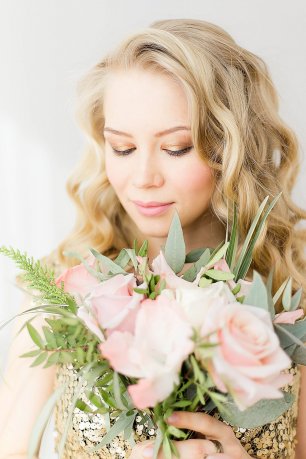 Макияж невесты в золотом цвете