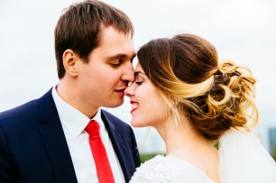 Счастливые молодожены