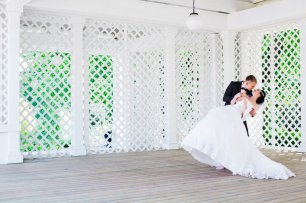 Свадебный танец молодожен