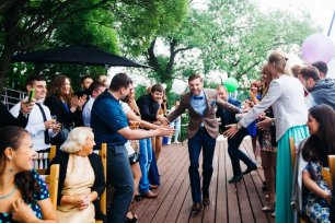 Встреча жениха на выездной регистрации