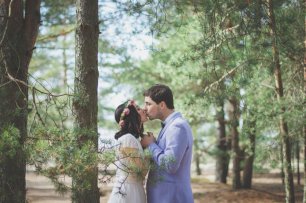 Жених и невеста. Поцелуй