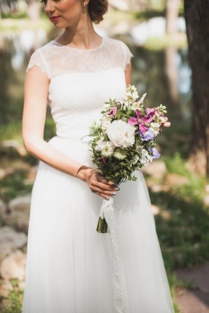 Букет невесты вытянутой формы