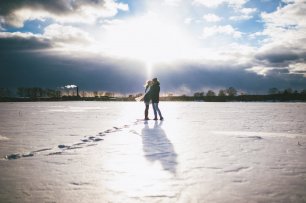 Теплый поцелуй даже в холодную пору