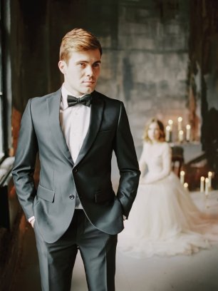 Серый костюм жениха