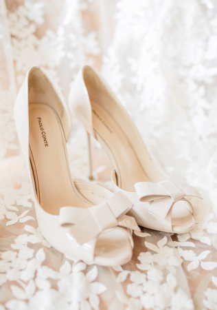 свадебные туфли с бантами, фотограф SOFTPHOTO FINE ART