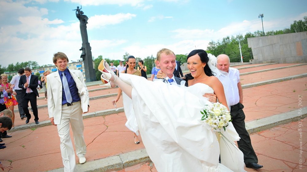 Ваш Фотограф - 8 927 286 7007
http://vk.com/mironovgleb