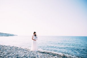 Невеста с маленьким самодельным корабликом