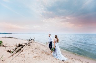 Свадебная прогулка по берегу