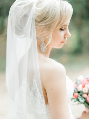Кружевная фата в свадебном образе