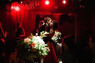 Молодожены