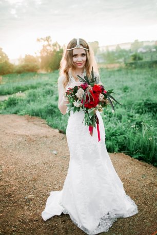 Оригинальный свадебный образ невесты