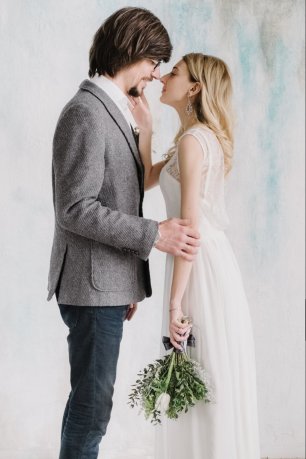 Серый костюм жениха