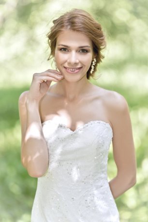 Счастливая улыбка невесты