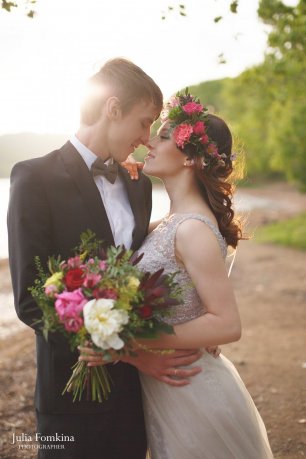 Жених и невеста. Фотосессия на природе