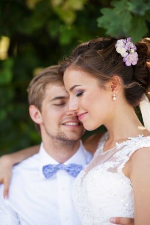 Нежное фото жениха и невесты