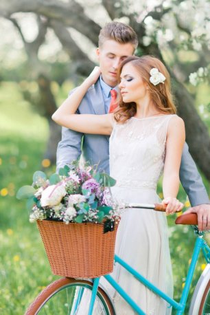 Велосипед на свадебной фотосессии