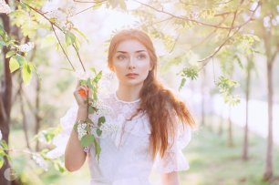 Летняя фотосессия в цветущем саду. Образ невесты