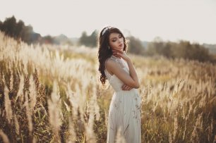 Фотосессия: невеста в пшеничном поле
