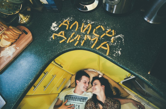 фотосессия love story в домашней обстановке, фотограф ЗАХАРОВА ЮЛИЯ