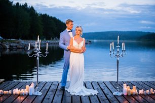 Фотосессия у воды: свечи, романтика