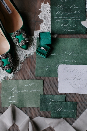 Детали в изумрудных тонах со свадьбы Натальи и Павла