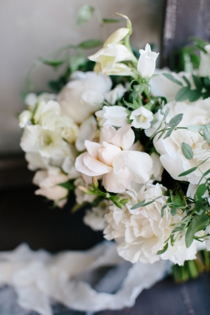 Нежный букет невесты в светлой гамме