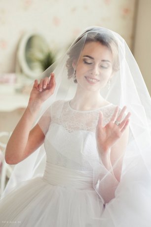 Прозрачная фата в лаконичном стиле