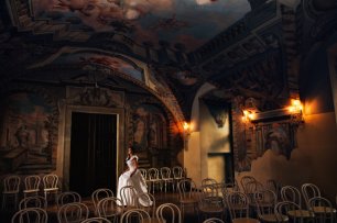 Прогулка невесты по замку