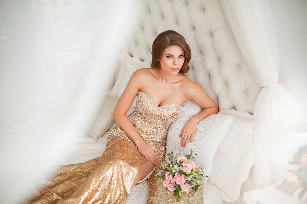 Роскошное золотое свадебное платье
