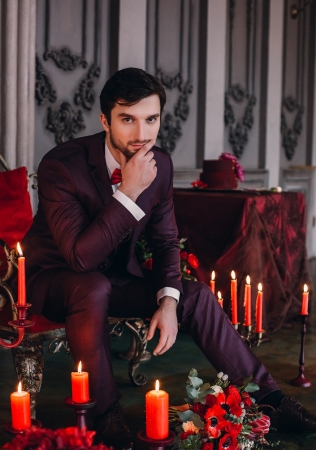 бордовый костюм жениха, фотограф ЯНА МАЗУЛЕВА