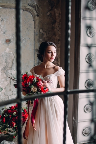 Яркий букет невесты