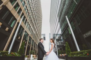 Фотосессия жениха и невесты в городе