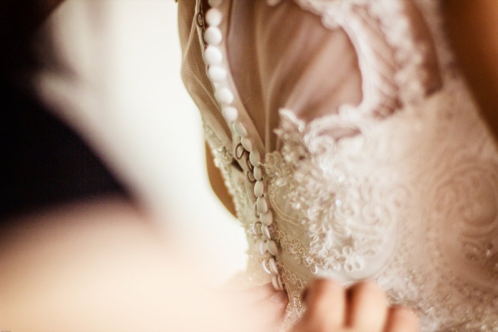 Пуговицы на свадебном платье