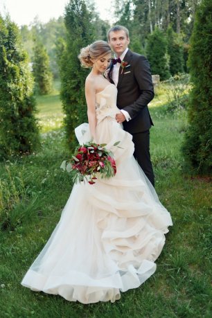 Нежное ванильное платье