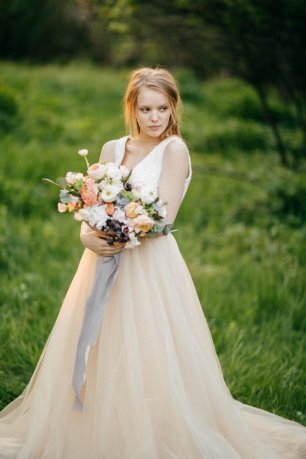 Немного небрежный образ невесты