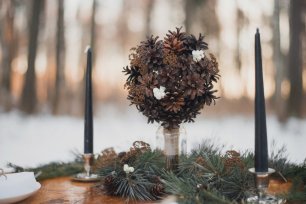 Композиция на стол из шишек