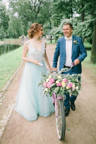 Прогулка по утреннему саду