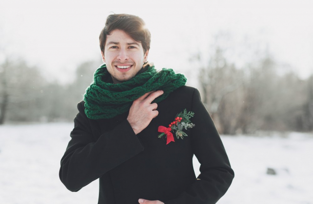 вязаная свадьба, зимний образ жениха, вязаный шарф в образе жениха, фотограф ТАТЬЯНА АФАНАСЬЕВА