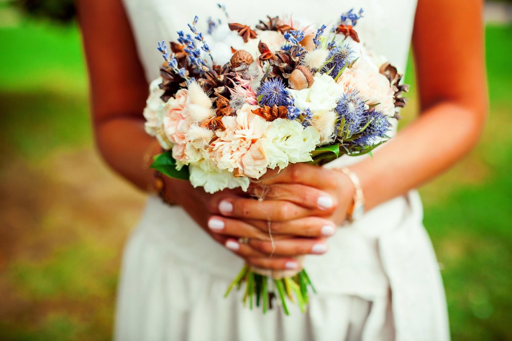 Букет невесты может быть разным, но чем неожиданней будет сочетание цветов, тем будет оригинальней