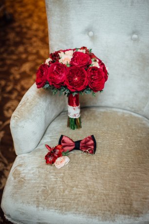 Яркий букет невесты