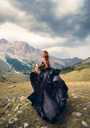 черное платье невесты, фотограф CLOUDS INSIDE