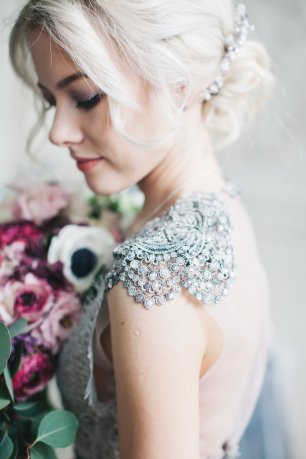 Украшения свадебного наряда
