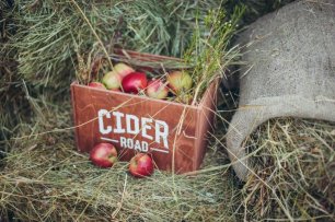 Ящик с яблоками