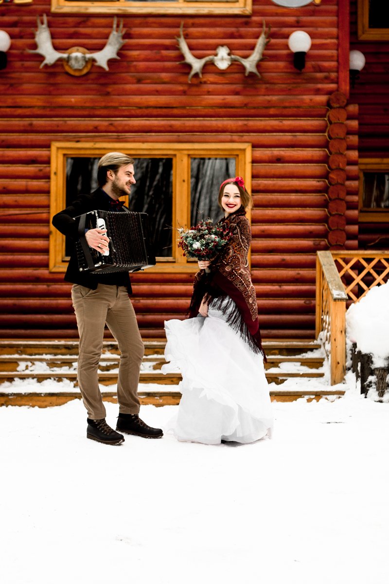 Фотограф - Дарья Шмакова
Место съемки - HOLIDAYPARK
Макияж и прическа - Юлия Искибаева 
Флористика и декор - Букет - Декор 
Аксессуары - Эльвира Вильданова 
Невеста - Марина Бузанова
Модельное агенство - MDmodel
Жених - Артемий Булатов