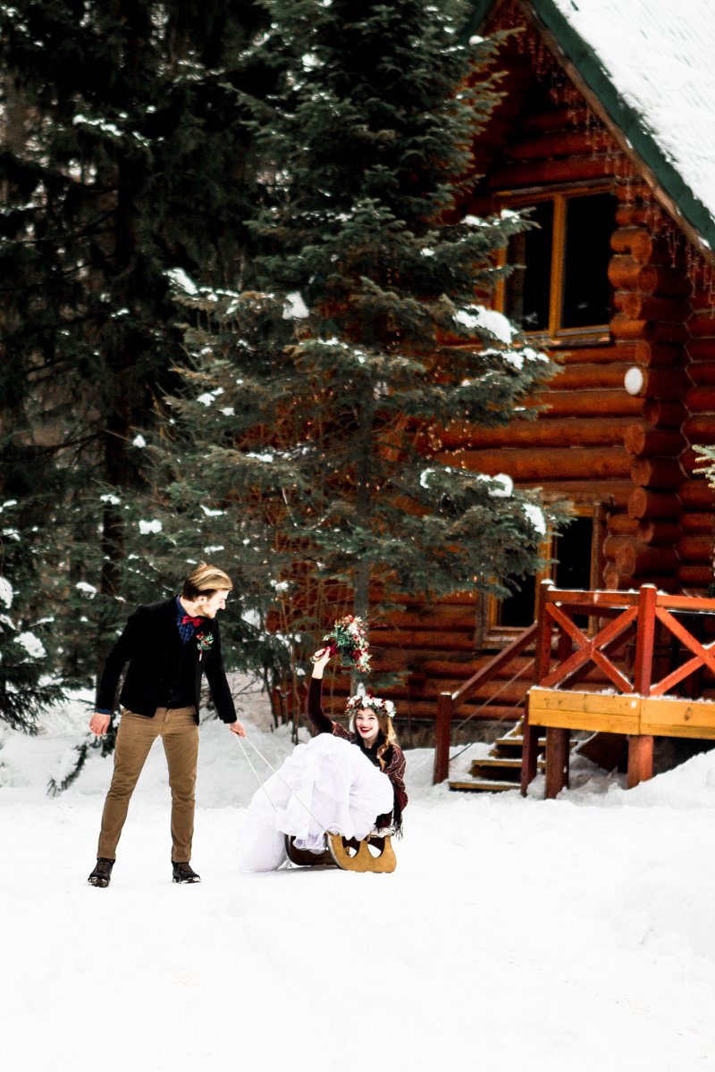 Фотограф - Дарья Шмакова
Место съемки - HOLIDAYPARK
Макияж и прическа - Юлия Искибаева 
Флористика и декор - Букет - Декор 
Аксессуары - Эльвира Вильданова 
Невеста - Марина Бузанова
Модельное агенство - MDmodel
Жених - Артемий Булатов