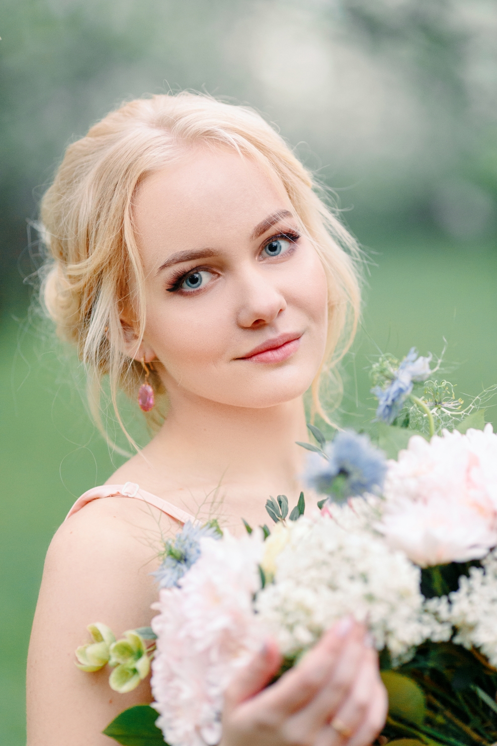 Александра&Спартак
Москва
Июнь 2016 г
Стилизованное Love story в цветущем яблоневом саду