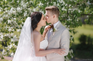 Фотосессия в цветущем саду