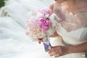 Розовый букет невесты из пионов