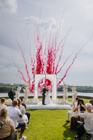 Апогей выездной регистрации