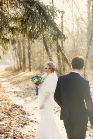 Длинной лесной тропой. Свадебная прогулка в лесу